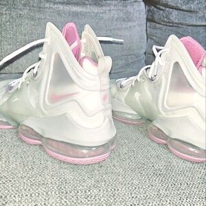 Nike Lebron James XIX 11.5